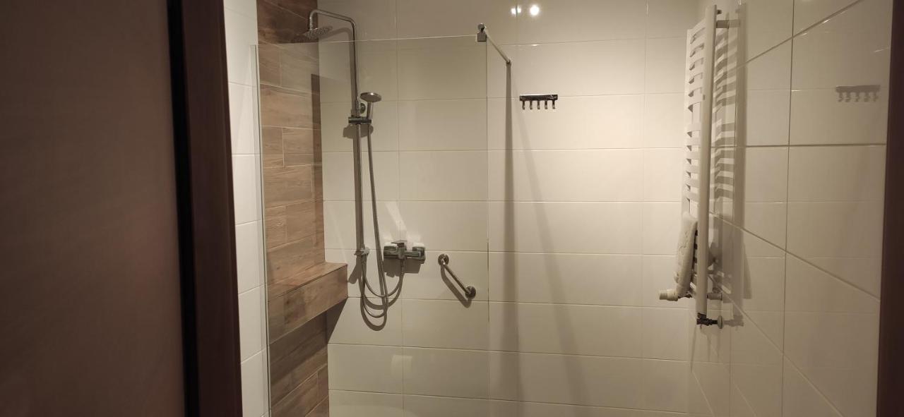 Hotel Przylesie Sieroslaw  Ngoại thất bức ảnh