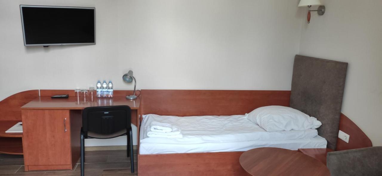 Hotel Przylesie Sieroslaw  Ngoại thất bức ảnh