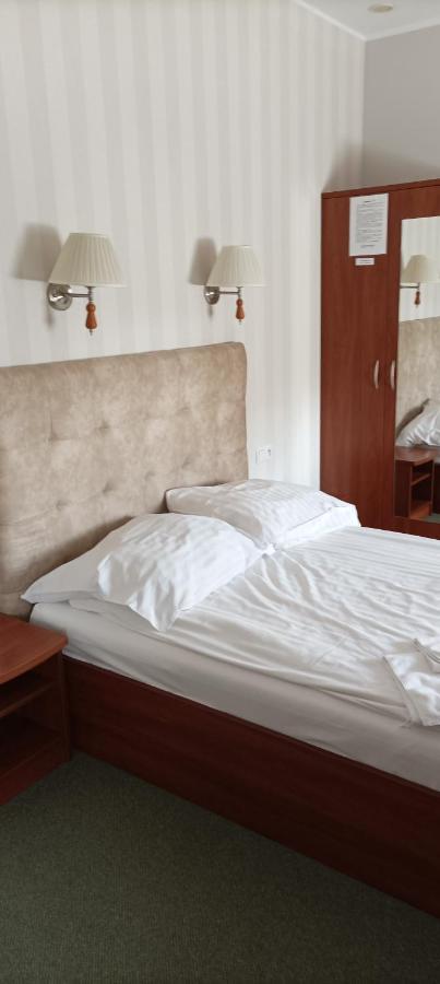 Hotel Przylesie Sieroslaw  Ngoại thất bức ảnh