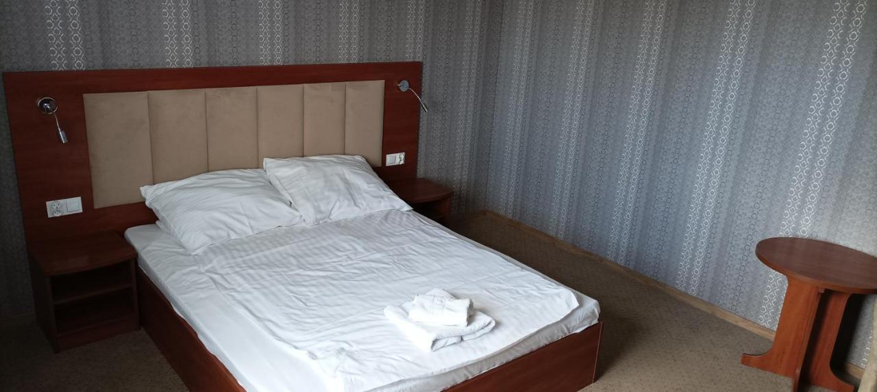 Hotel Przylesie Sieroslaw  Ngoại thất bức ảnh