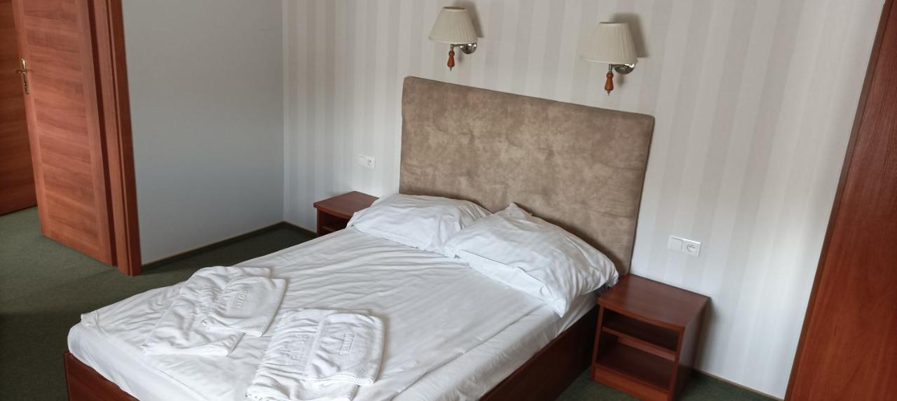 Hotel Przylesie Sieroslaw  Ngoại thất bức ảnh