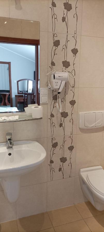 Hotel Przylesie Sieroslaw  Ngoại thất bức ảnh