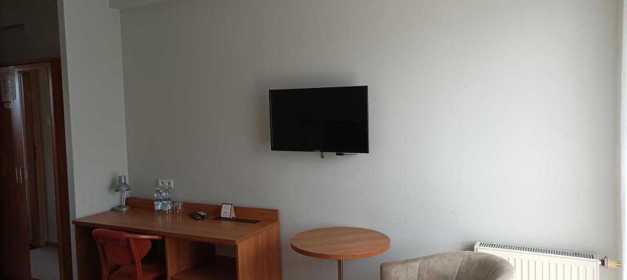 Hotel Przylesie Sieroslaw  Ngoại thất bức ảnh