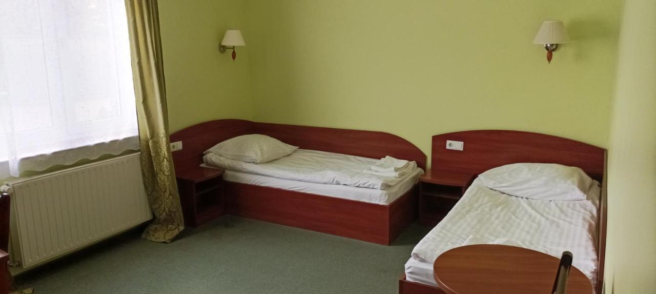 Hotel Przylesie Sieroslaw  Ngoại thất bức ảnh