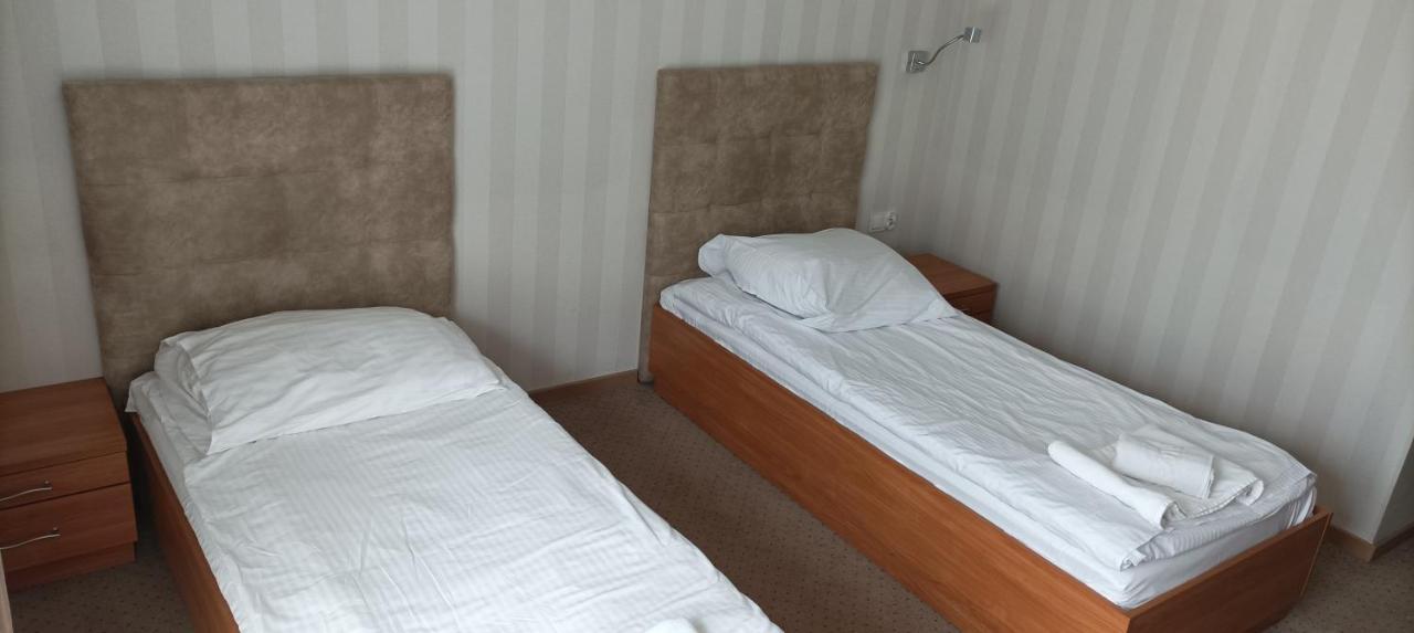 Hotel Przylesie Sieroslaw  Ngoại thất bức ảnh