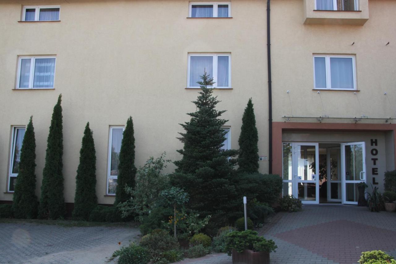Hotel Przylesie Sieroslaw  Ngoại thất bức ảnh